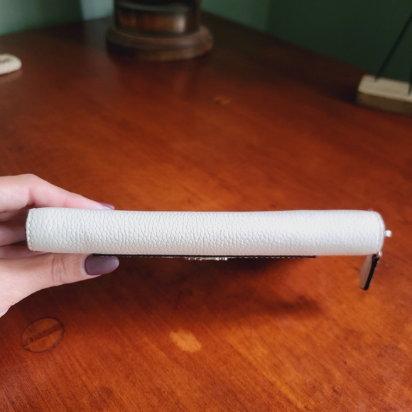 Coach F57590 White Pebbled & Snakeskin Embossed Leather Accordion Zip Wallet - Picture 6 of 13